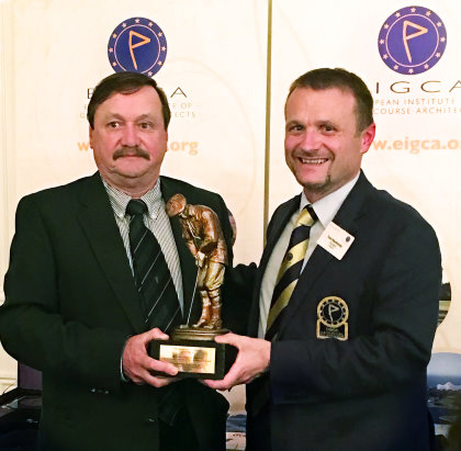 Kevin McIntrye receiving the Award from Tom Mackenzie at the Institute's annual meeting