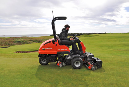 The Eclipse 322 in action on the 18th hole