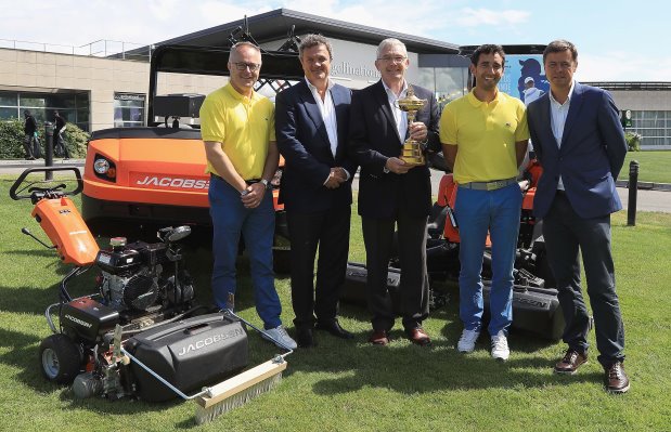 (from left) Paul Armitage, General Manager at Le Golf National; Tim Shaw of Ryder Cup Europe; Alan Prickett, Managing Director of Jacobsen, with trophy; Alessandro Reyes, Superintendent at Le Golf National; and Edward Kitson of Ryder Cup Europe; (Getty Images)