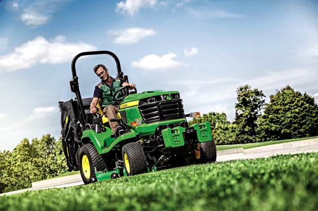 John Deere’s new PRO 53MV commercial walk-behind mower makes its UK show debut at SALTEX 2016