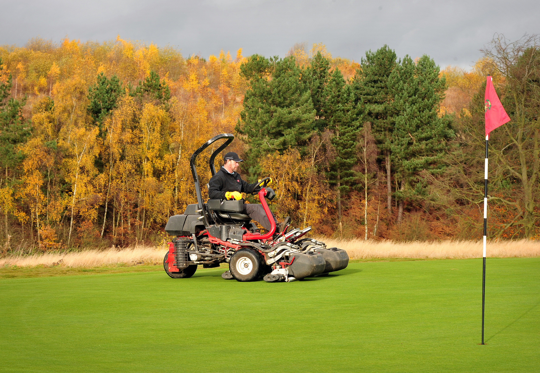 Sherwood Forest’s most recent Toro machinery order includes two Greensmaster TriFlex 3400 ride-on mowers