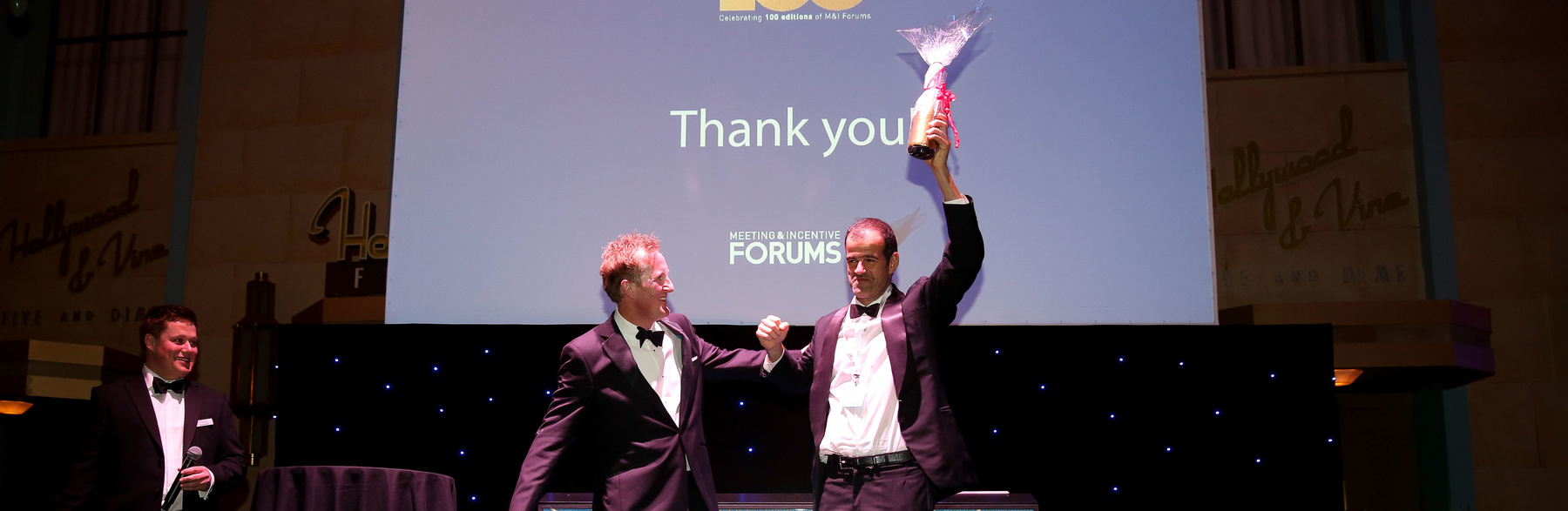 João Pinto Coelho celebrating with his award