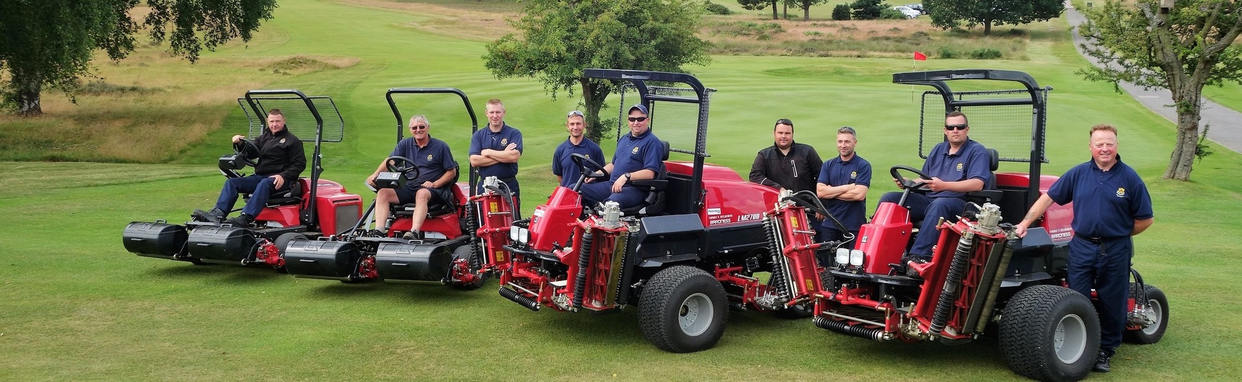 Course Manager Phil Stain (3rd from left) and the Hollinwell team with the Baroness support fleet