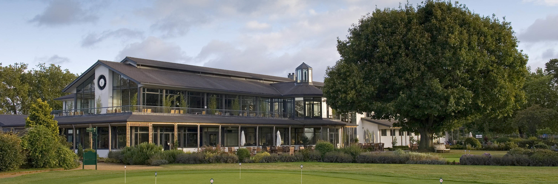 Royal Mid-Surrey GC 2007
The Clubhouse
107072654 N
photograph by Patrick Eagar
27th September 2007