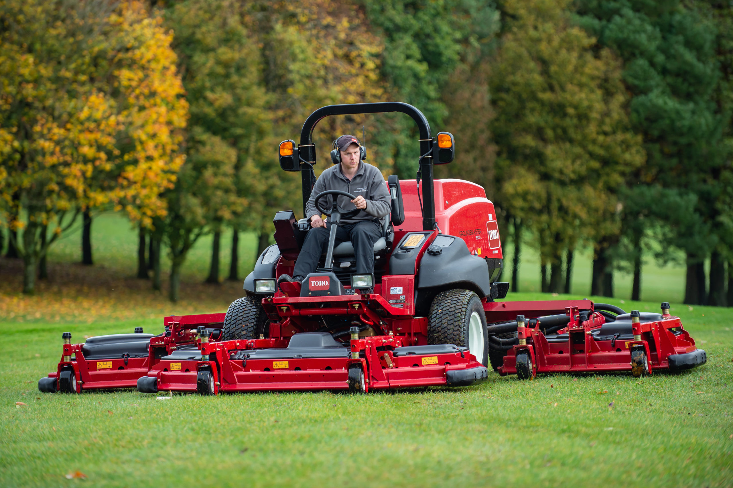 ONE AGENCY Groundsmaster 5900-D. Toro equipment at Cotswolds Hills Golf Club, Cheltenham, 1.11.2019