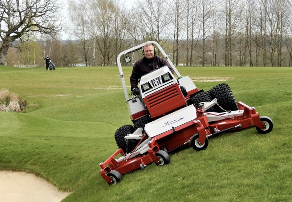 The Ventrac 4500's Contour deck follows the undulations on greens and bunker surrounds 