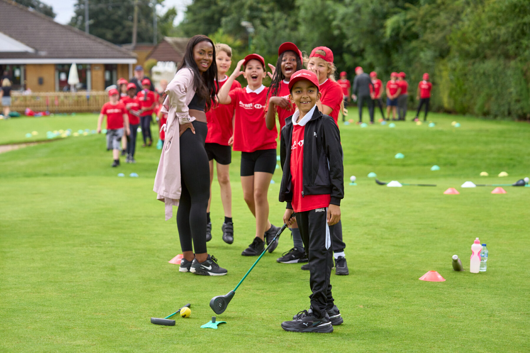 Golf Foundation ambassador Nicola Bennett introducing youngsters to golf in the London area via HSBC Golf Roots 