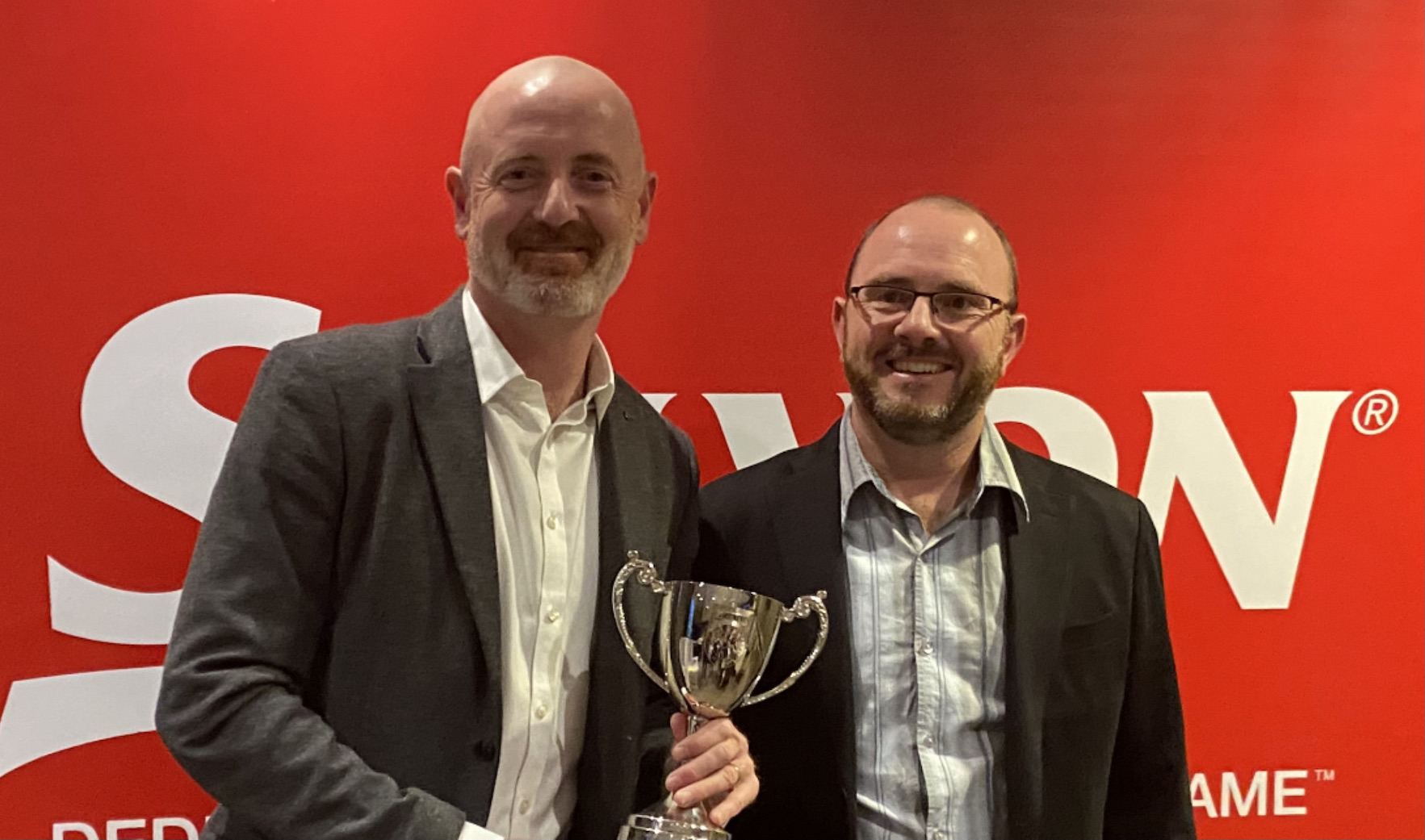 Steve Smith (left) with Gareth Taylor, Srixon Sports Head of UK &amp; Ireland Sales