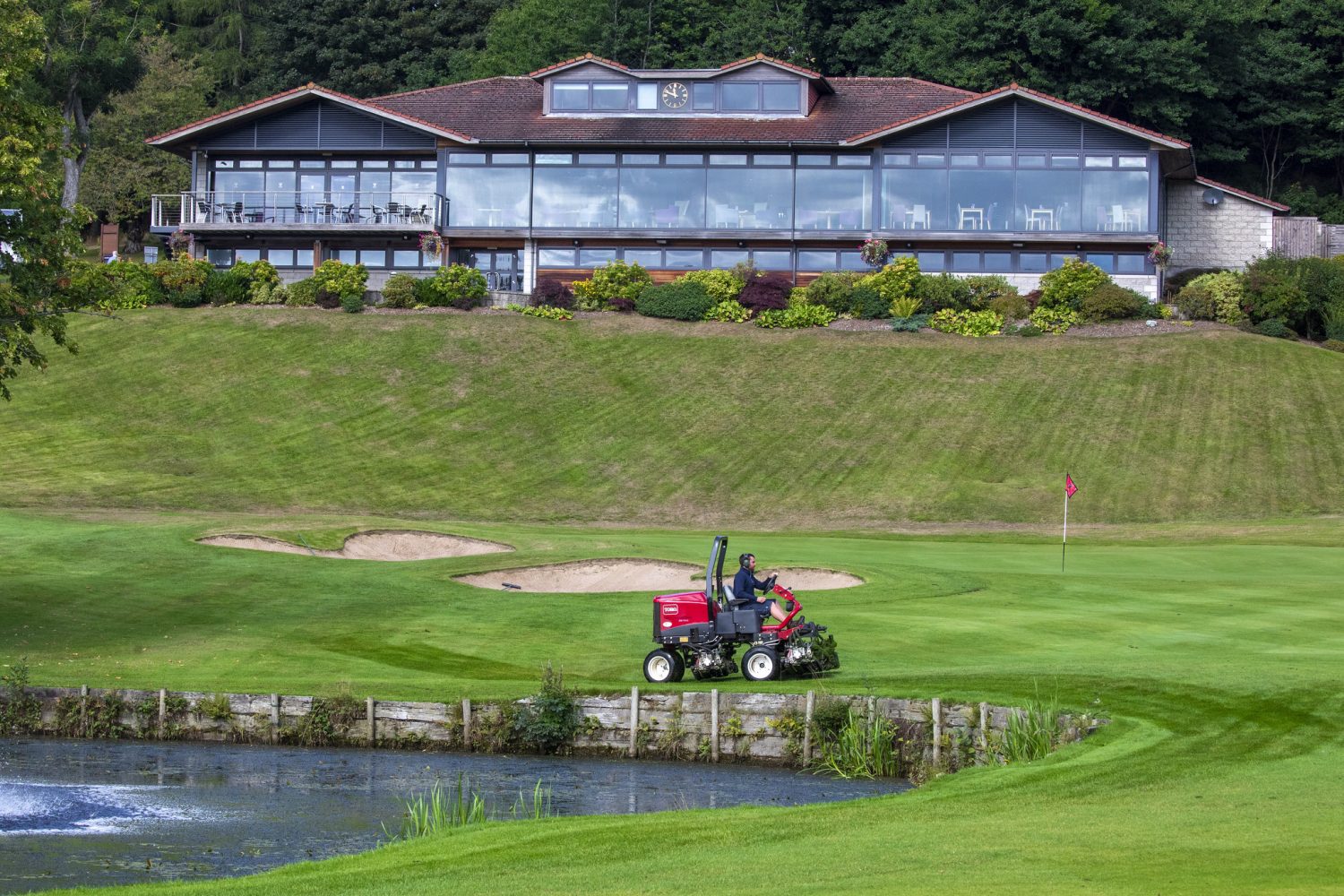 Deeside Golf Club has signed its third Toro renewal agreement with Toro