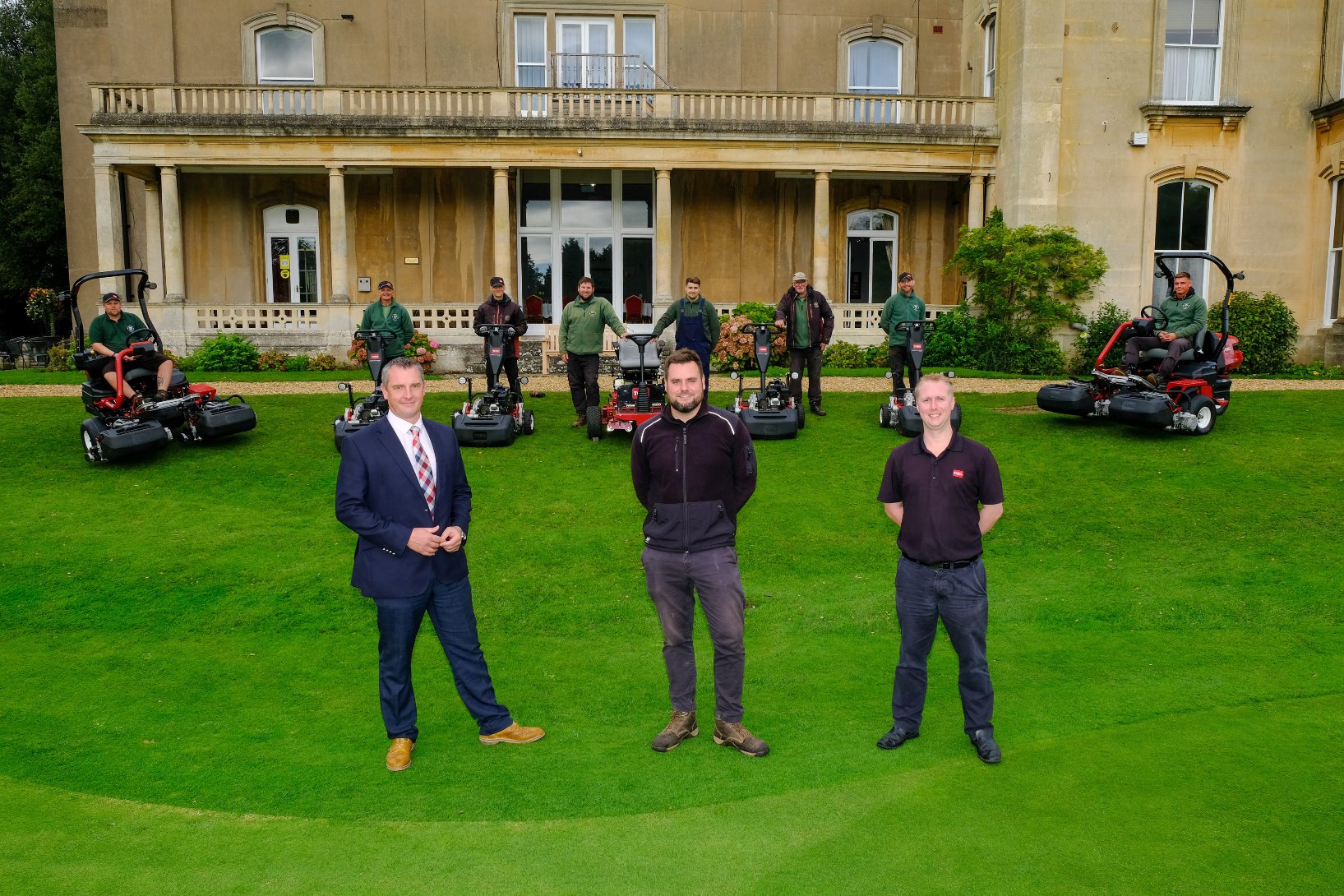 Course manager Karl Williams, centre, with Reesink reps David Timms, left, and Daniel Tomberry, and the club’s Toro fleet and greenkeeping team in the background