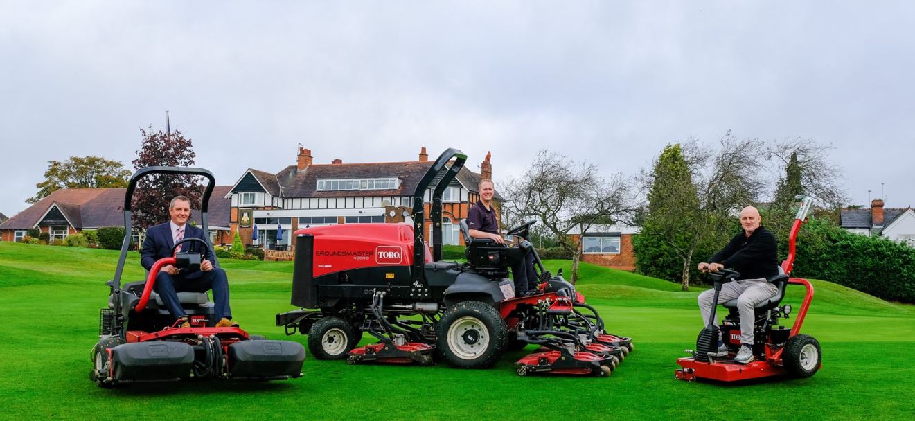 Image caption: Course manager Jim Gilchrist (right), sitting on the GreensPro 1260, and David Timms (left) and Dan Tomberry from Reesink, on the Groundsmaster 3250-D and Groundsmaster 4500-D, respectively