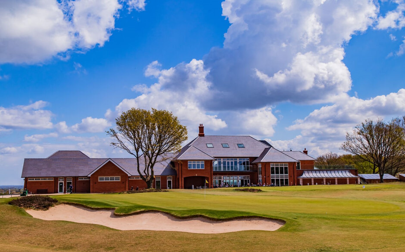 Hole #18 – a par-4 of 472 yards, with the new clubhouse in the background.