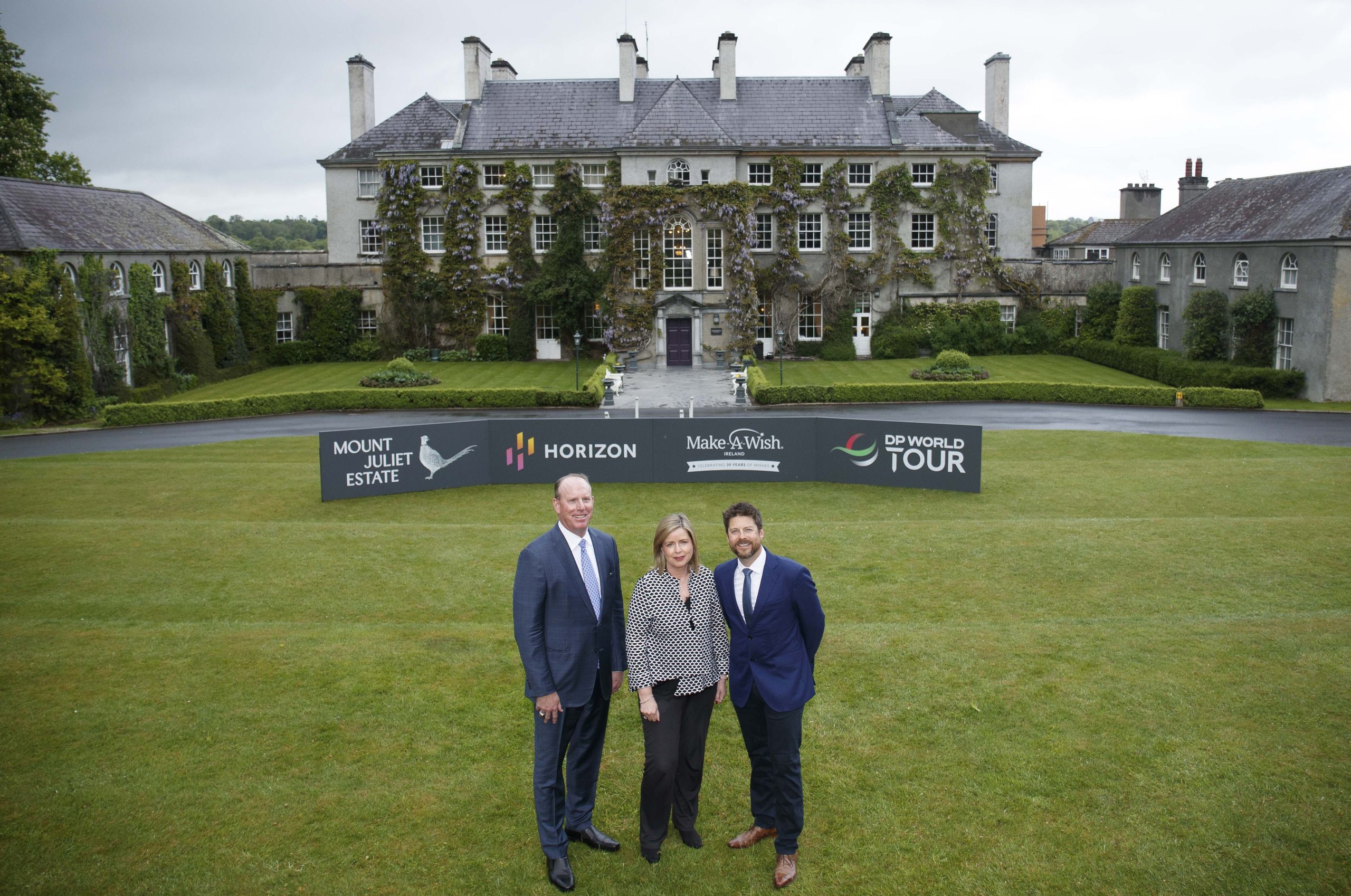 (l-r):Timothy P Walbert, Chairman, President and CEO, Horizon Therapeutics; Susan McQuaid O'Dwyer, CEO of Make-A-Wish Ireland; Simon Alliss, Championship Director of the Horizon Irish Open