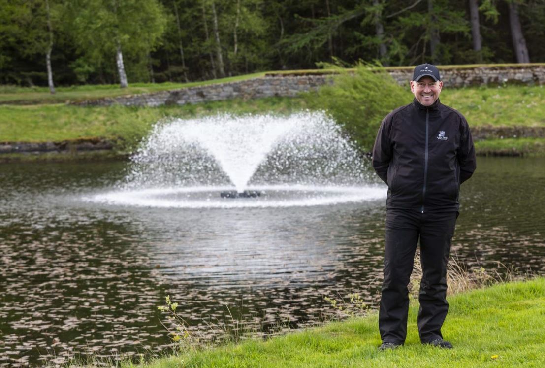 Course manager Neil Smith turned to distributor Reesink Turfcare to fix the lake's weed and algae problem and complement the beauty of the course