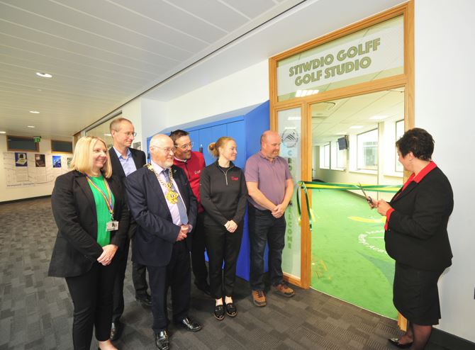 Dawn Bowden MS, Deputy Minister for Arts and Sport, and Chief Whip, opens the new Golf Academy studio at The College Merthyr Tydfil