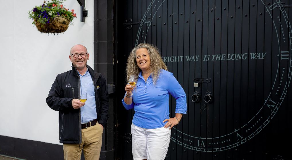 Robbie Hughes and Fanny Sunesson 