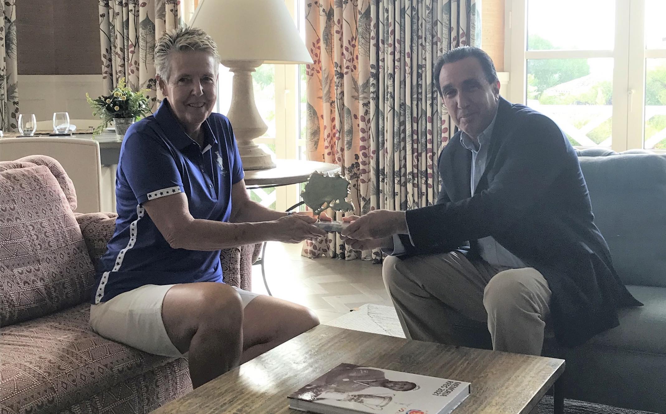 LET chair Marta Figueras-Dotti accepts honorary membership of Finca Cortesin from resort chief executive Vincente Rubio on the day that the venue signed the R&A's Women in Golf Charter