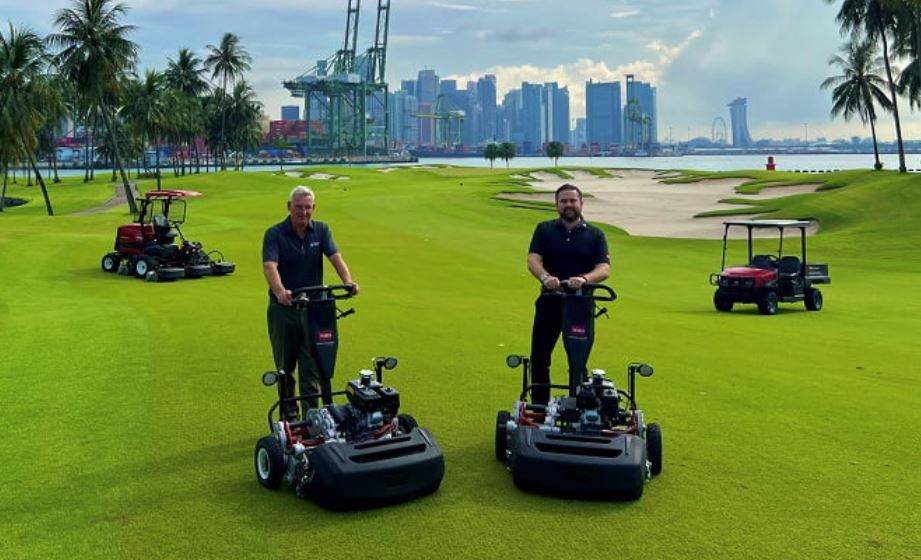 Asian Tour COO David Rollo (left) with Gareth Knight, Toro’s Regional Sales Manager, Equipment – Southeast Asia, Indian Sub-continent & Hong Kong.