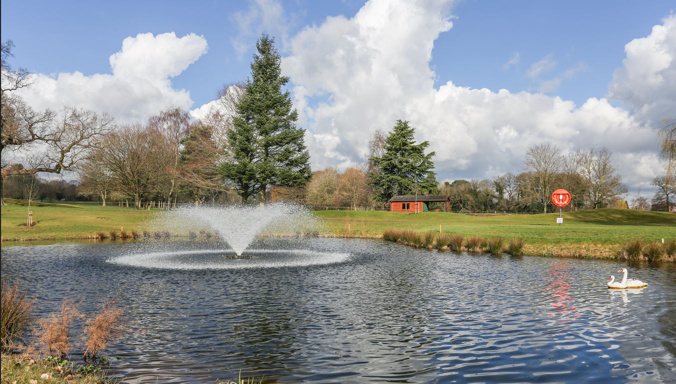 Otterbine’s Concept 3 lake aerating fountains keep the water of Ingestre Park Golf Club’s lakes clean and clear and make a striking attraction