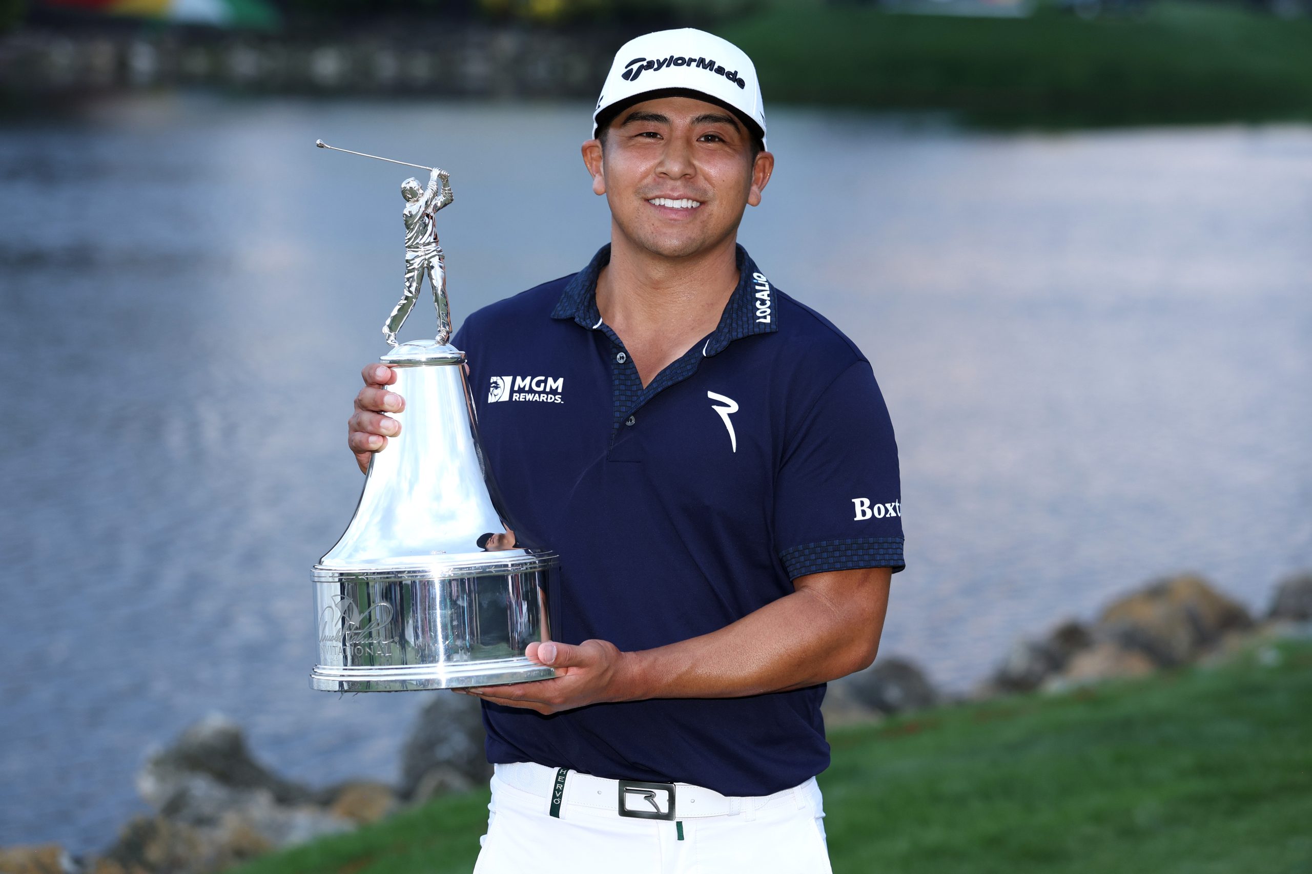 Kurt Kitayama, sporting Chervò's Amari 583 polo from its Mediterranean line, celebrates his victory at  the Arnold Palmer Invitational (Photo by Richard Heathcote/Getty Images)