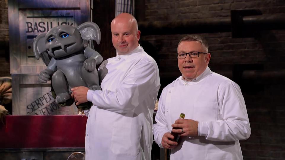 The Hole in Wand owners Phil Pinder and Ben Fry pitch for investment on Dragon's Den