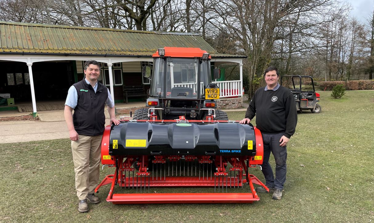 Lee Kirk (left) from Masons Kings at Newton Abbott delivers a Wiedenmann Terra Spike GXi8 HD to Stuart Groom, Head Greenkeeper at Honiton Golf Club, East Devon