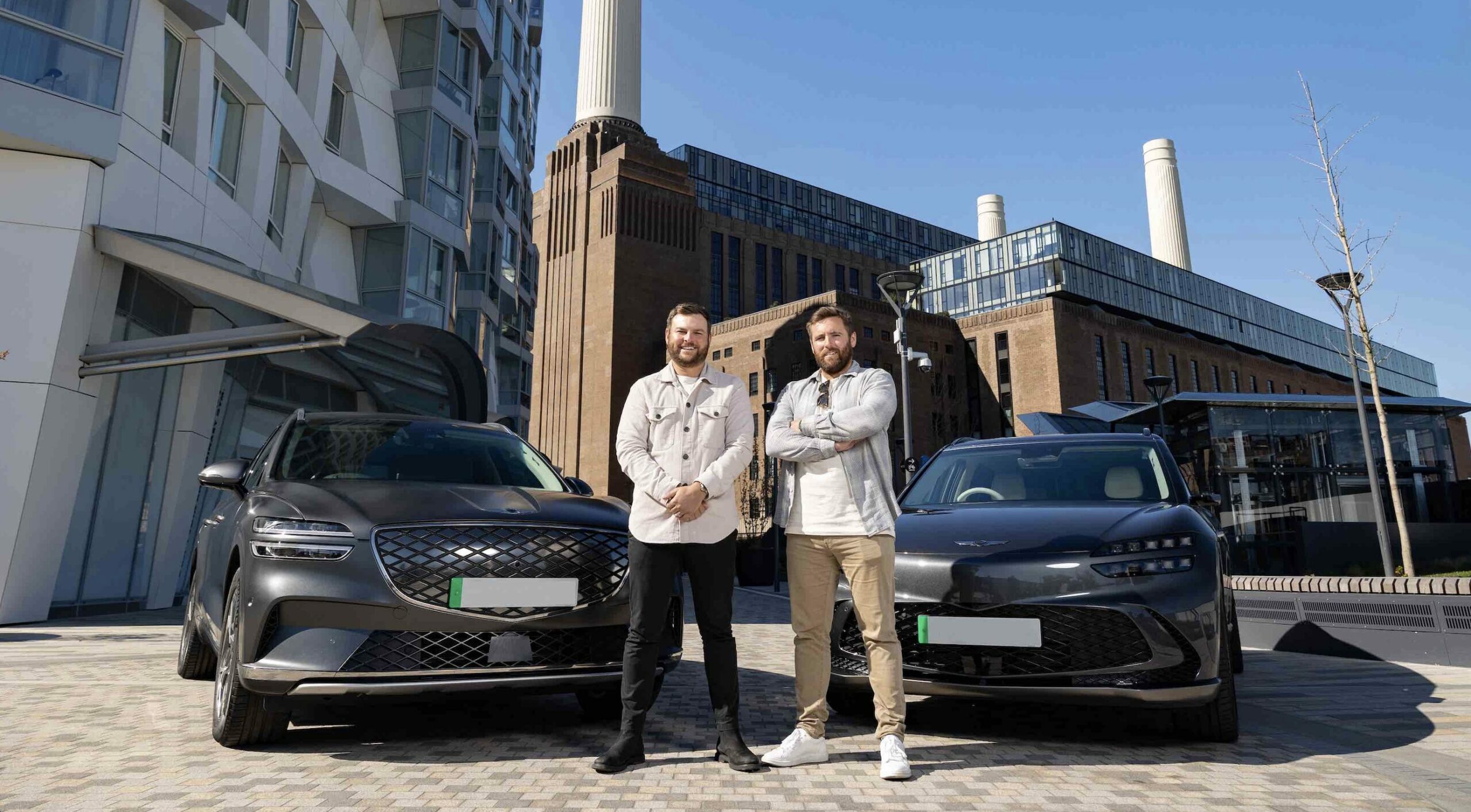 Jordan Smith and his caddie collect their Genesis cars following Smith's ace at the Genesis Scottish Open last year