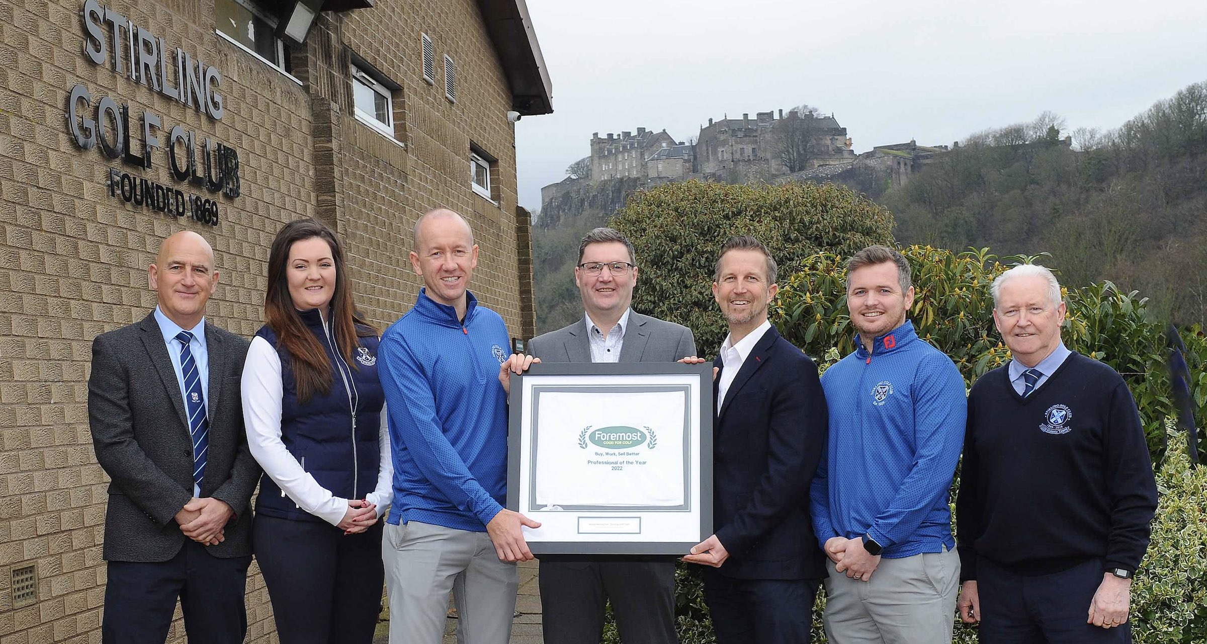Kenny Monaghan from Stirling Golf Club receives his Foremost Professional of the Year award from Foremost Golf Managing Director Andy Martin