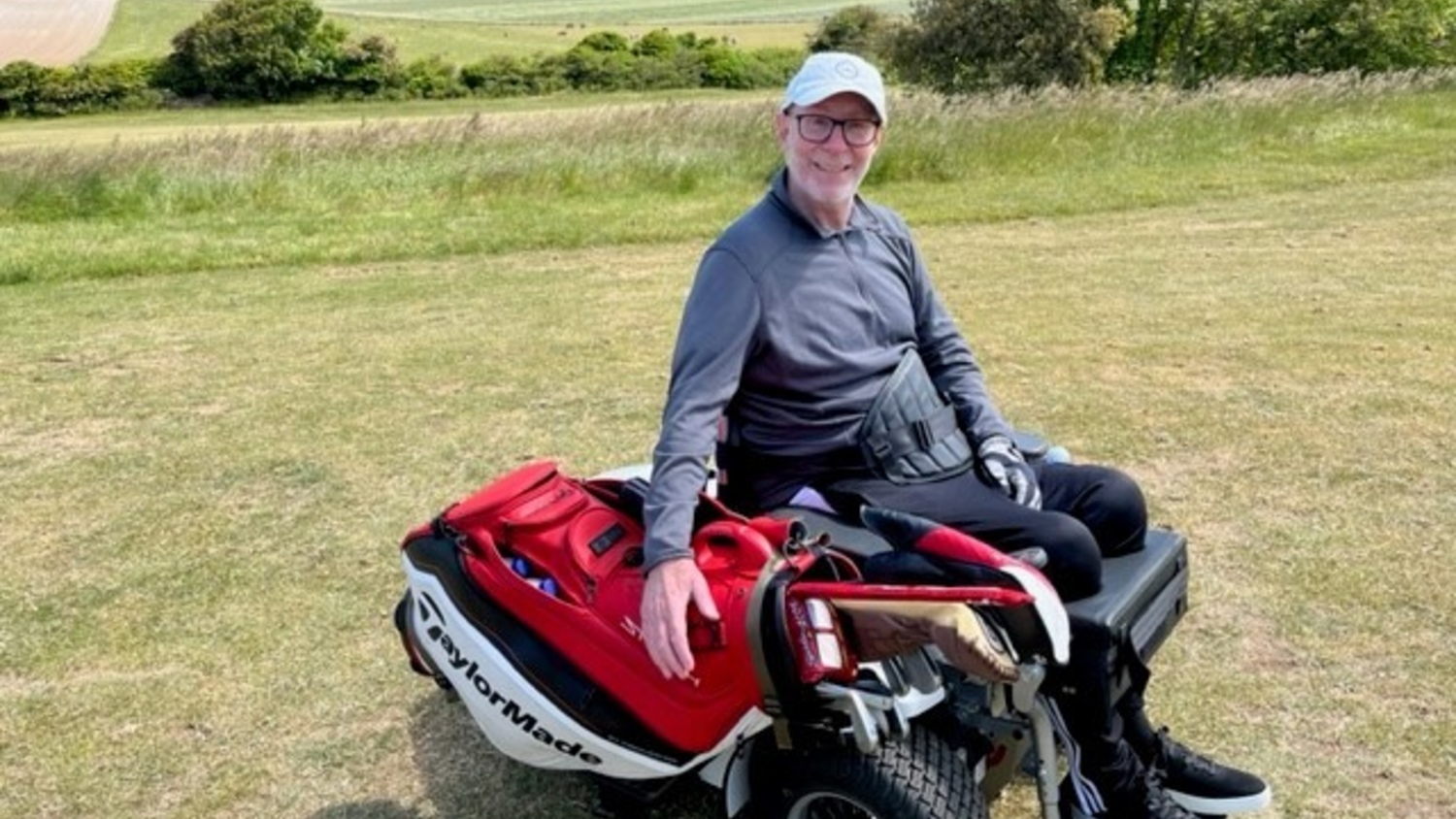 Kenny Powell with his new TaylorMade clubs and ParaGolfer Buggy