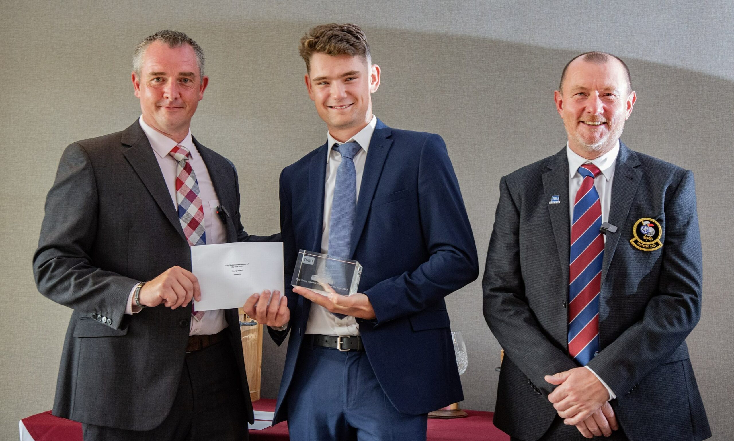 Daniel Martin receives his Toro Young Student Greenkeeper of the Year award
