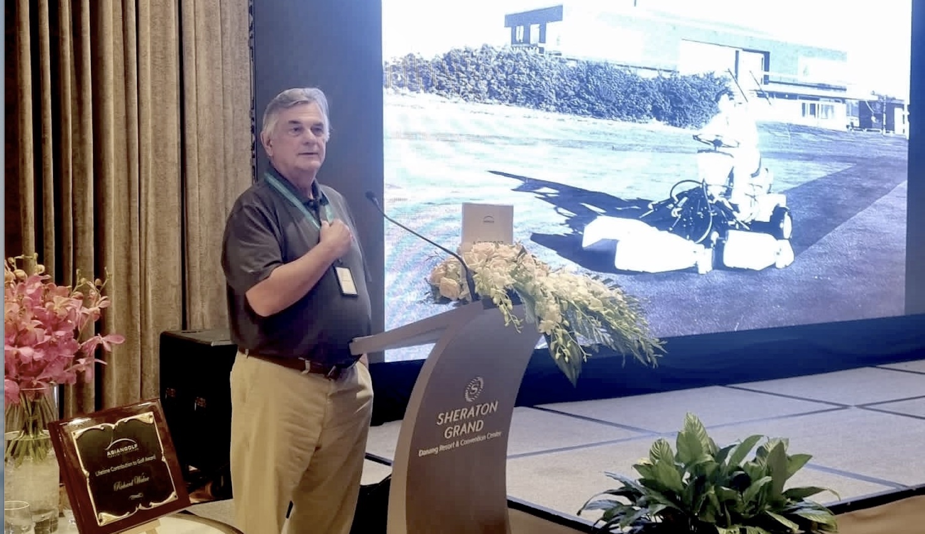 Toro's Richard Walne was presented with the AGIF's ‘Lifetime Contribution to Golf Award'