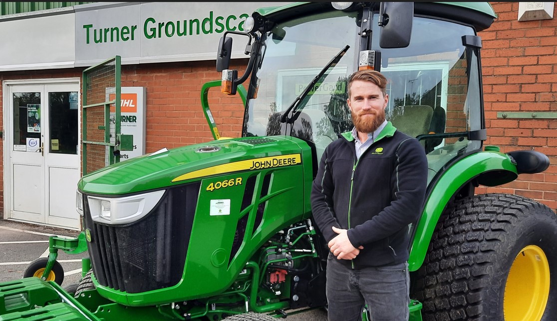 Andy Irvine has made the transition from the armed forces to professional groundscare working with the John Deere brand