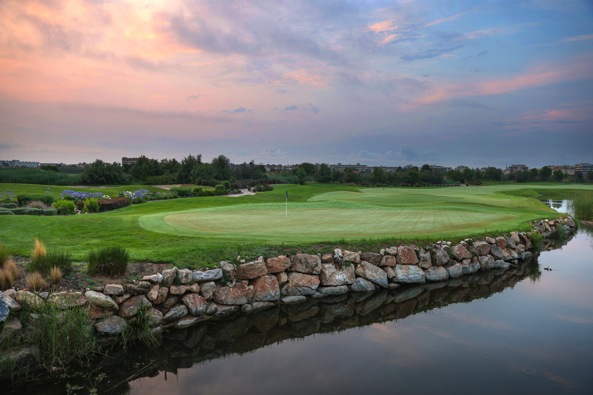 The Lakes Course at INFINITUM is to benefit from a full bunker renovation programme 