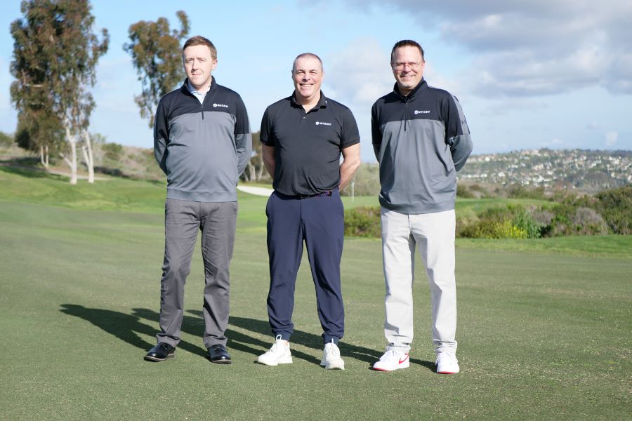Andy Warren (left) and Mike Samoles (right) with Motocaddy CEO John Helas 