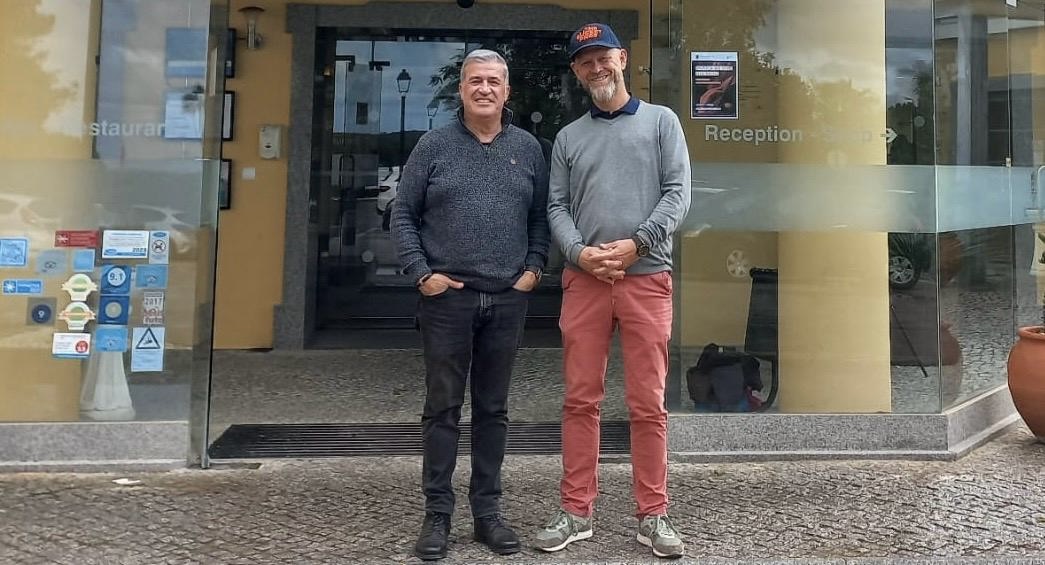 The Bucket Pros Magnus Nylander (right), with David Martins, General Manager at Castro Marim