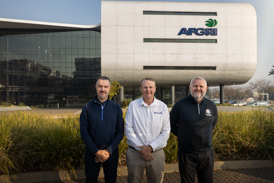 (l-r) Patrick Roux, Managing Director of AFGRI Equipment (centre), with Nicolas Le Glas, Club Car Regional Sales Manager Middle East and Africa (left), and Tony Swinnerton, Club Car EMEA Sales Director