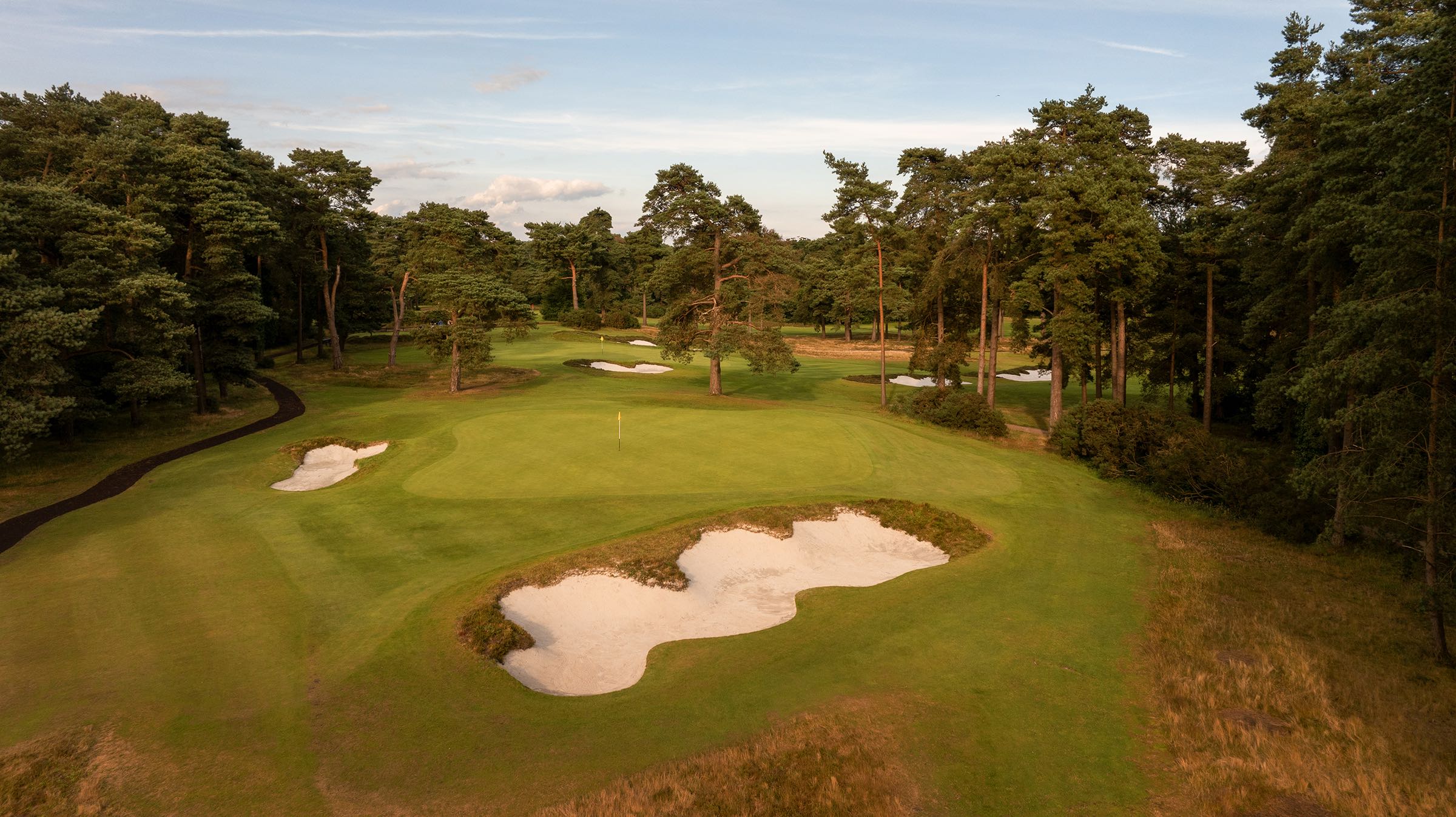 The par-three 17th at Blackmoor (photo courtesy of www.kevinmurraygolfphotography.com)
