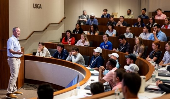 USGA CEO Mike Whan talks with the interns.