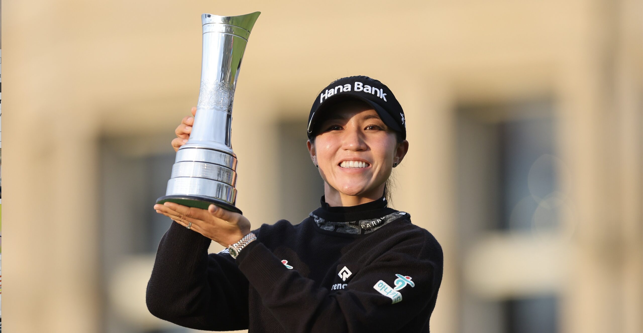 Lydia Ko lifts the AIG Women's Open trophy