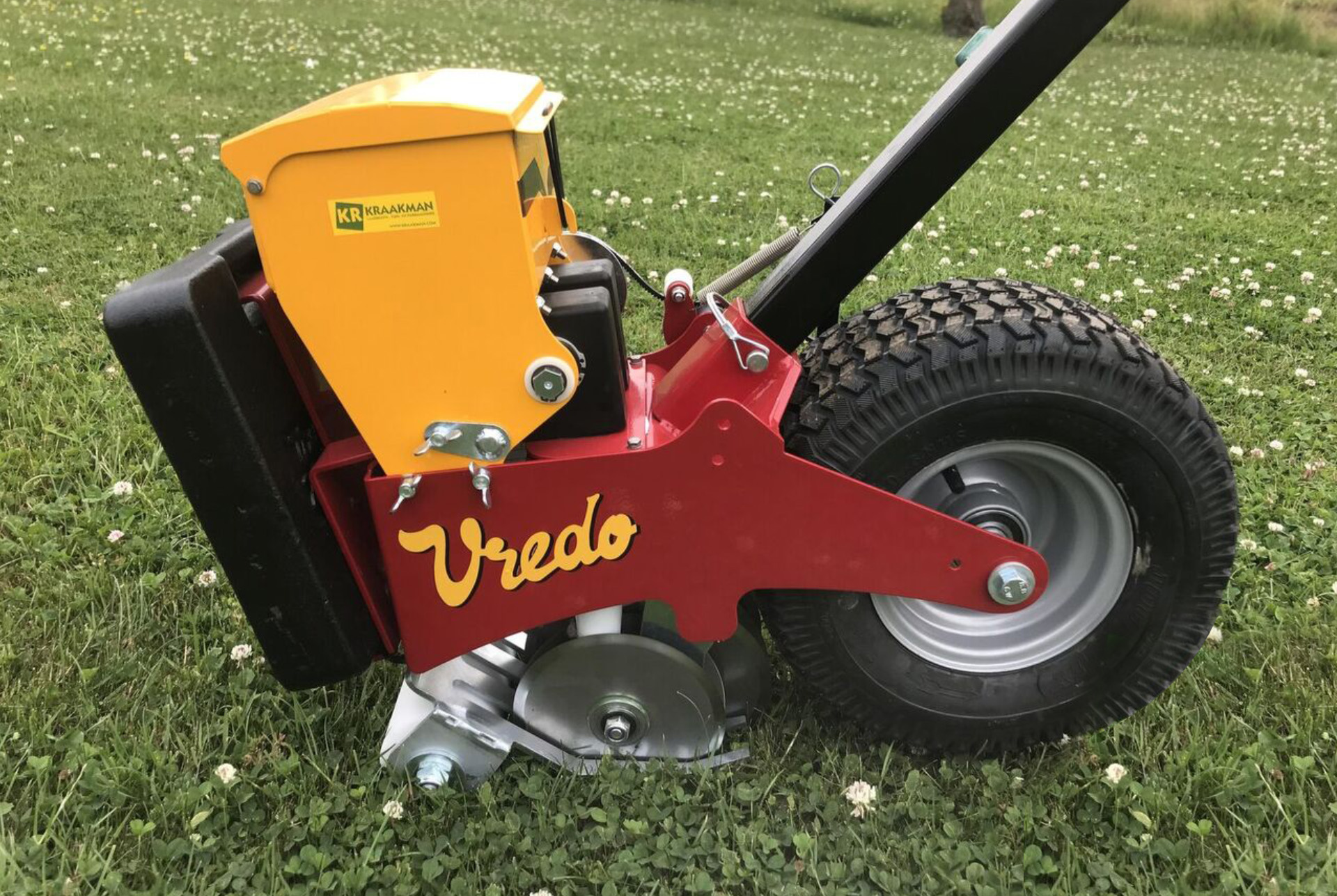 Vredo Turf Buddy 15 manual seed drill