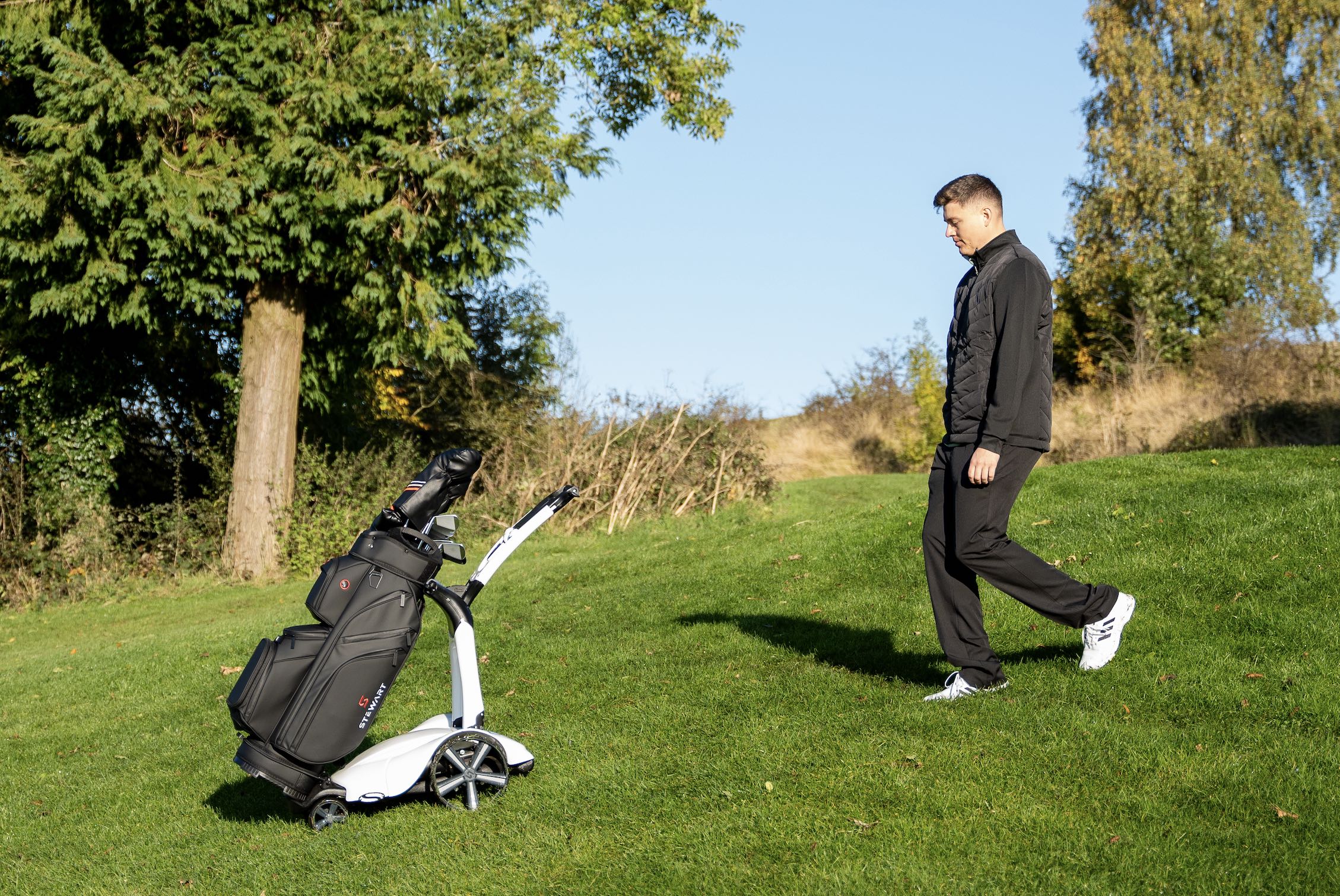 The Remote V10 is design to maintain a constant speed regardless of the slope