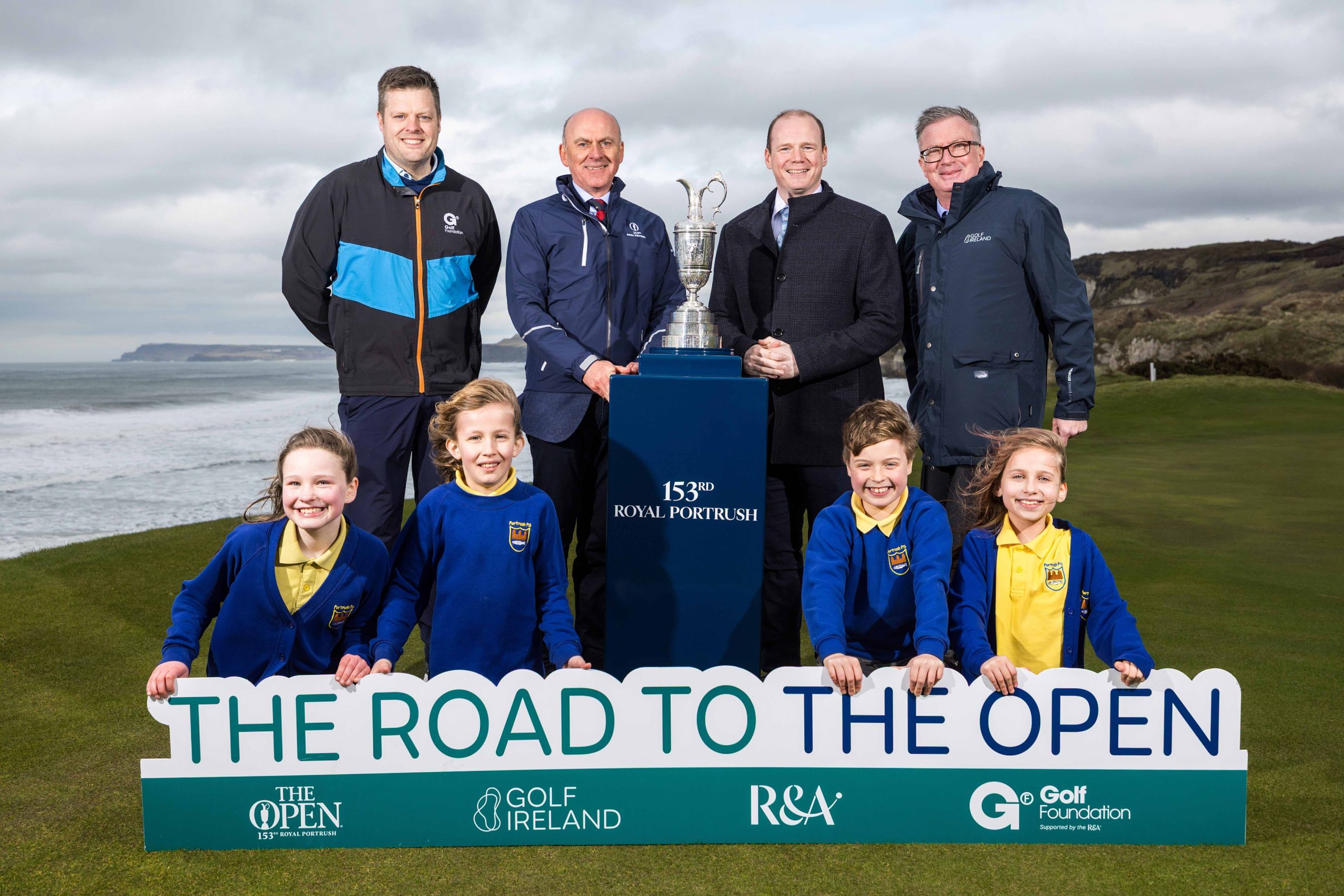 (l-r)) Andy Leigh (The Golf Foundation), Ian Kerr (Royal Portrush), Minister Gordon Lyons, Golf Ireland CEO Mark Kennelly and pupils from Portrush Primary School. (Photo: Laszlo Geczo/Inpho)
