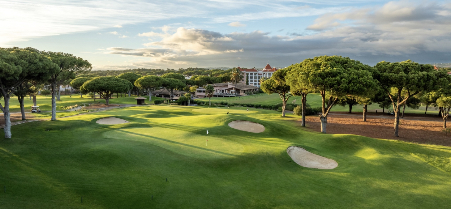 Hotel Vilamoura is located next to Pinhal golf course