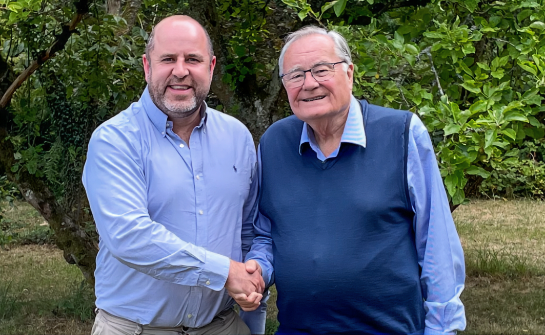 (L-R) Dan Hughes, Head of Commercial at Agrovista Amenity with David Jenkins of DJ Turfcare

