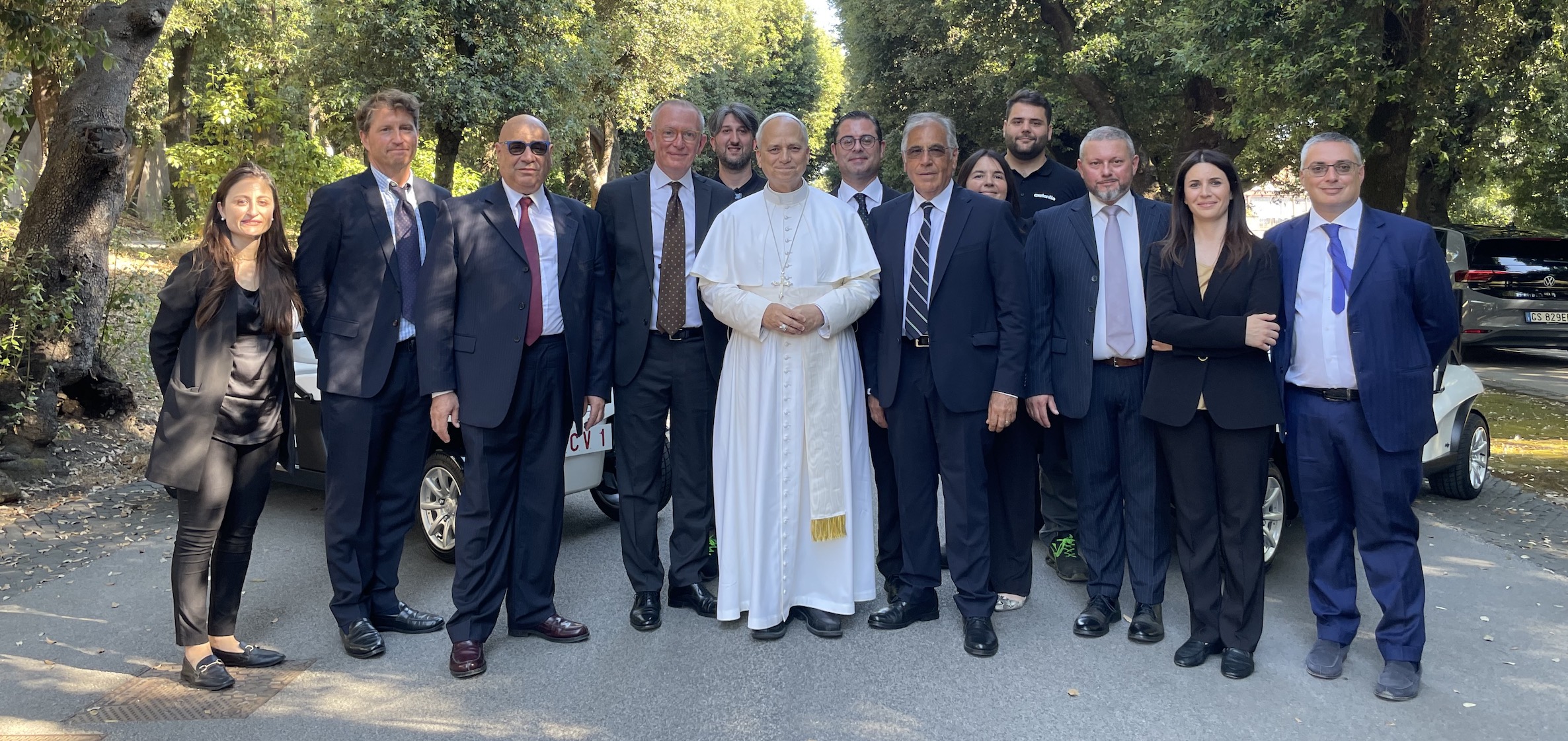 Pope Leo with representatives from Club Car and Exelentia, along with engineers and technicians who worked on the project