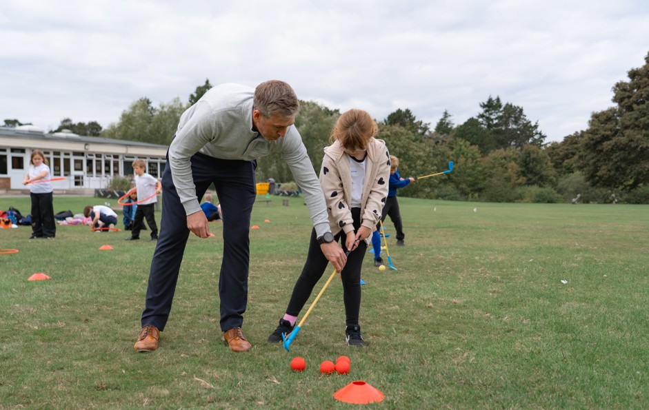 Community Champion Neil Linton hosting a session at Canongate Primary