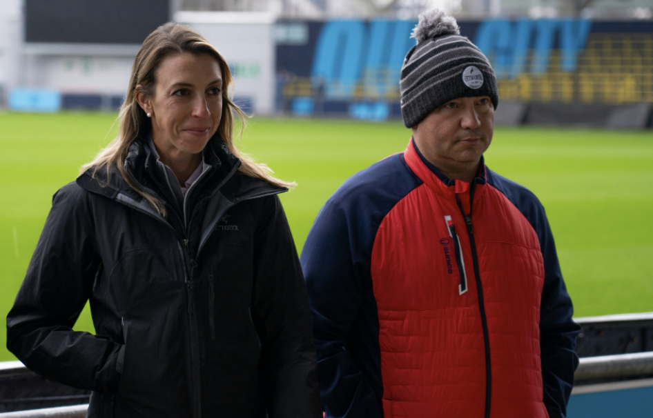 Emily Casey, Bernhard and Company's Western US Technical Sales Manager, with Master Greenkeeper Brent Downs, a member of the Soil Scout Grandmaster Programme