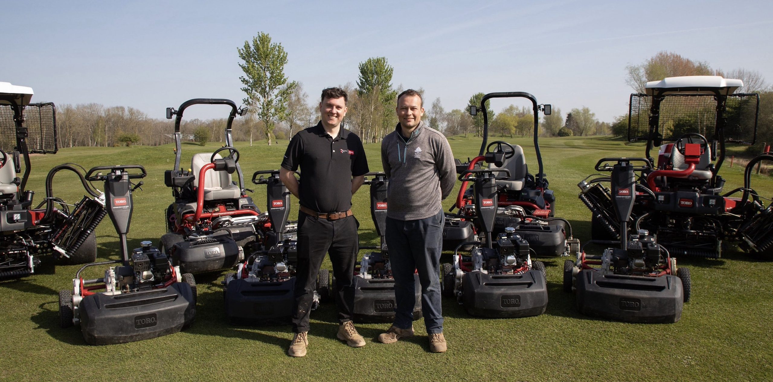  Stratford Oaks’ Course Manager James Cleaver, right, with Reesink’s Josh Nash
