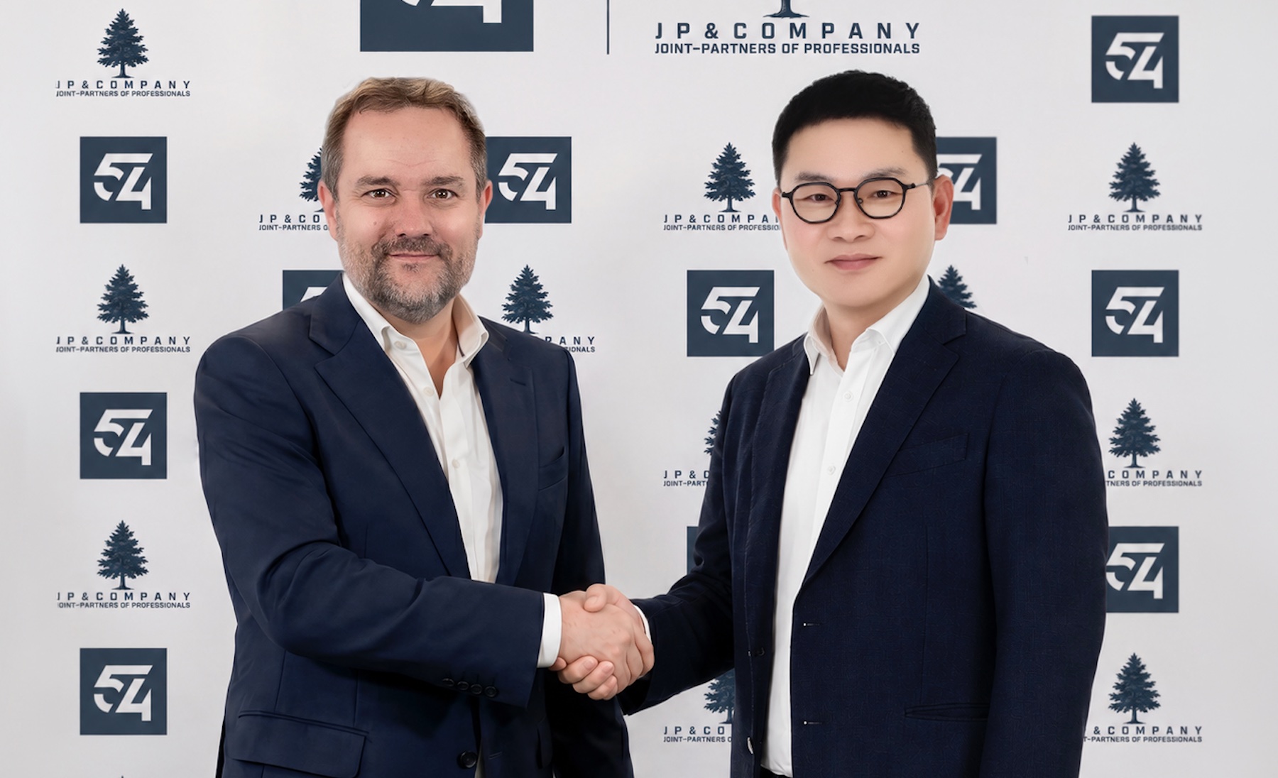 (L-R) Ed Edwards, CEO of 54, with Hyun Jun Park, founder of JP & Company