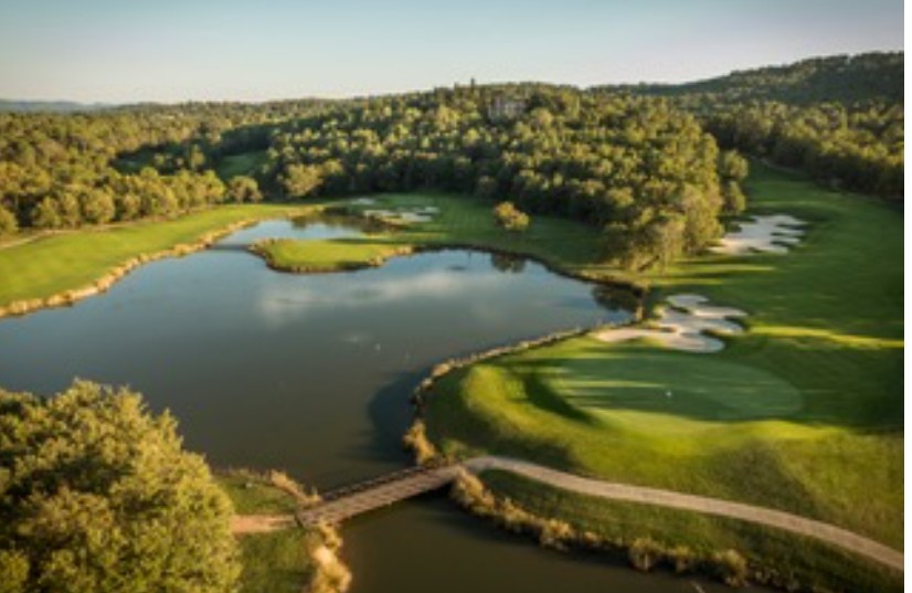 The 4th hole of the acclaimed Chateau course at Terre Blanche